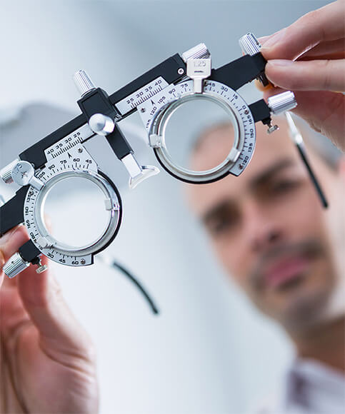 Augenarzt Untersuchung Sehstärke Achse
